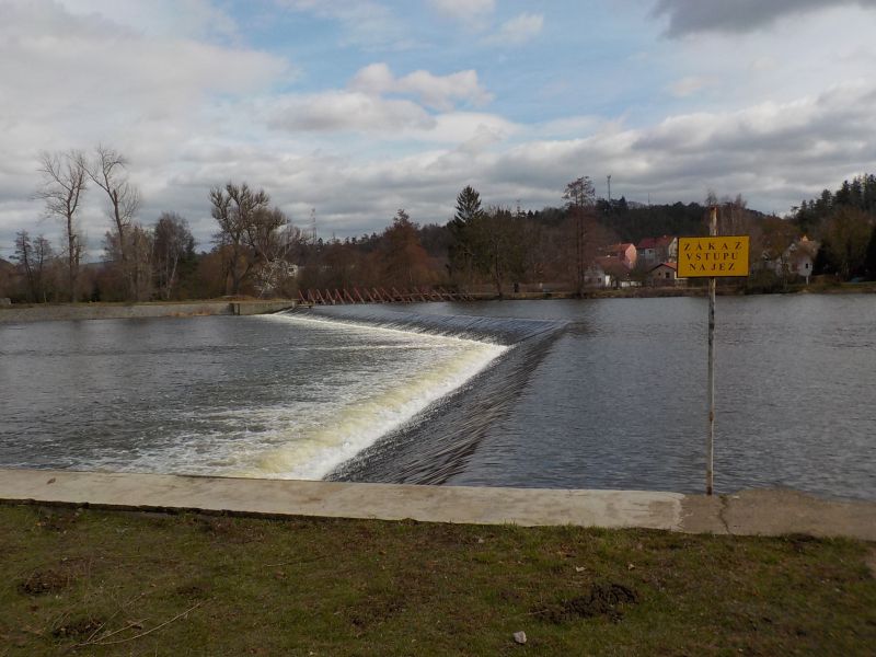Soubor:Berounka Třebaň1.jpg