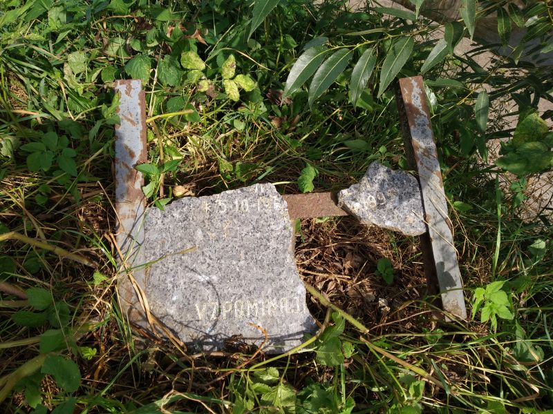 Soubor:Pomníček, Oslava 35,6, 15. 8. 2019.jpg